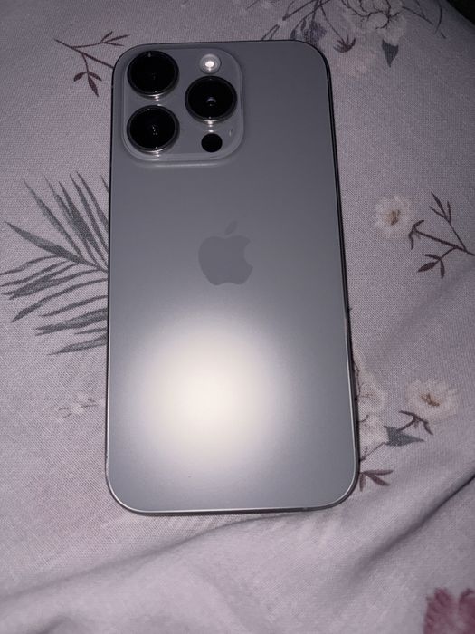 Продавам телефон iPhone 15 Pro