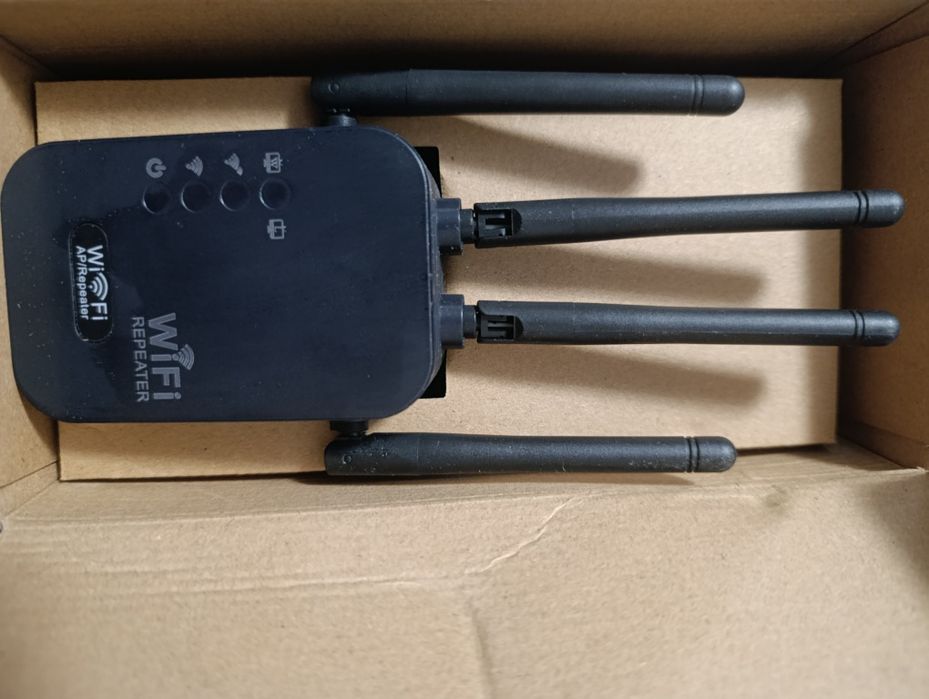 Extender wifi rețea