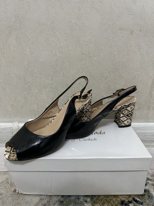 Женские красивые туфли