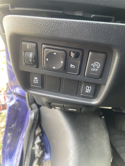 Централна конзола,волан,километраж Nissan Juke