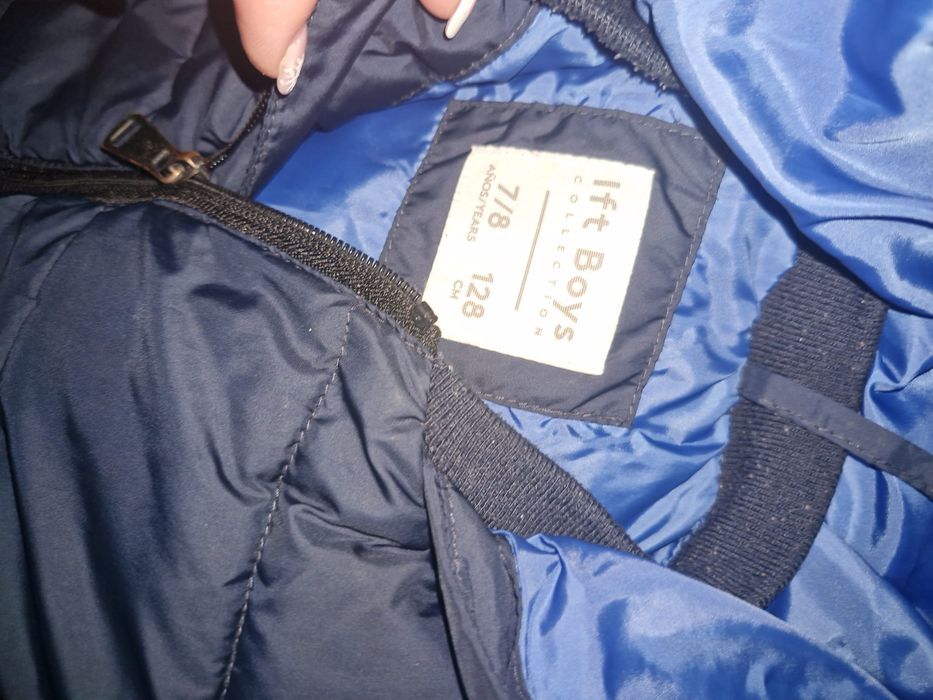 vesta cu glugă impecabila