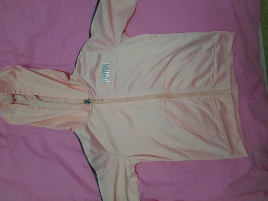 Jerseu puma și Nike în stare impecabilă marime 8,9 ani