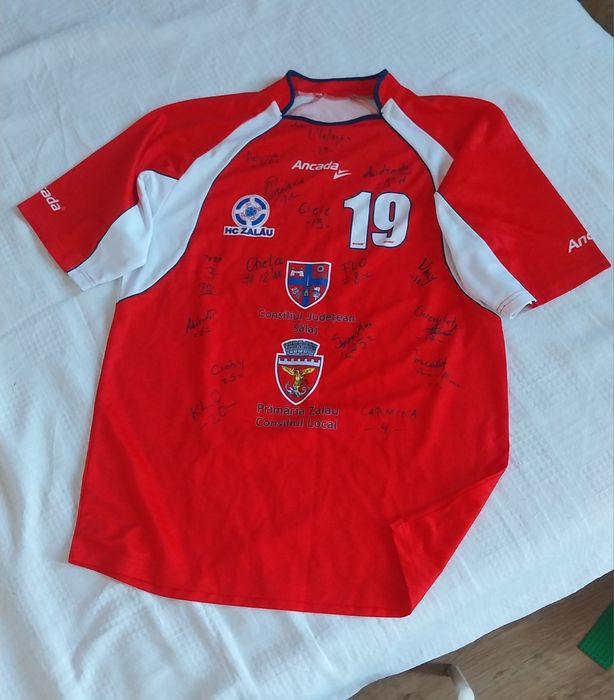Mez de handball cu semnături