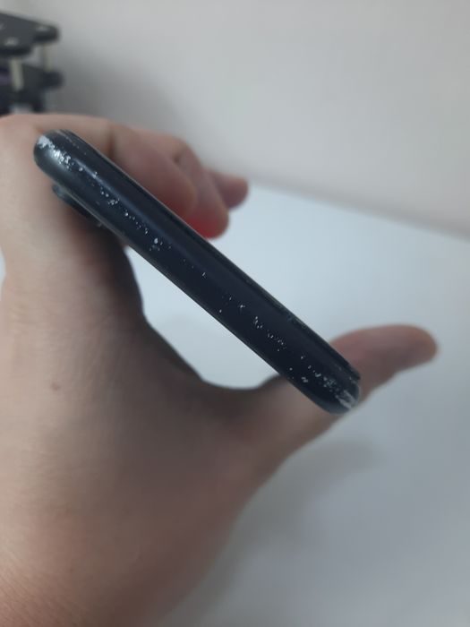 Продам iPhone XR