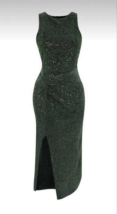 Паетена рокля със цепка