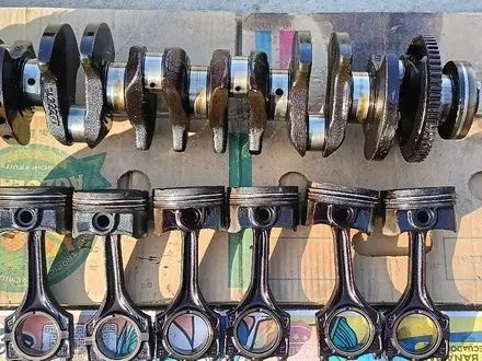 Коленвал шатуны поршня бмв 2.8