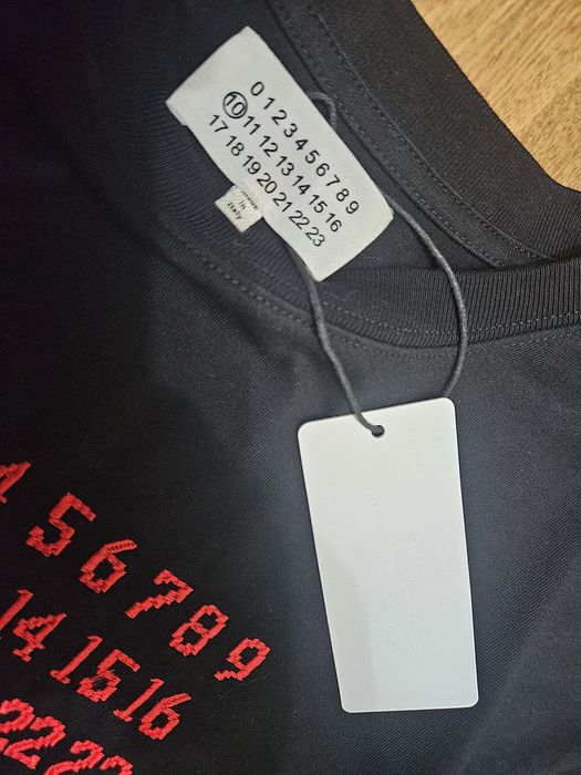 Triocu Maison Margiela MM6 cifre rosii