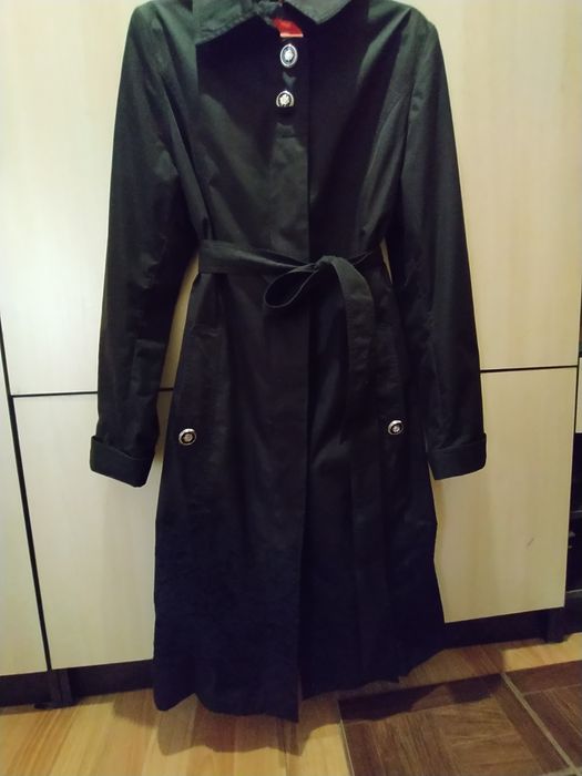 Продам плащ. Черного цвета