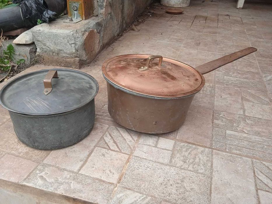 Стар  меден съд от преди много години.