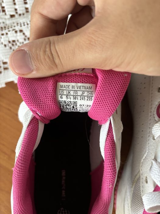 Дамски обувки на adidas