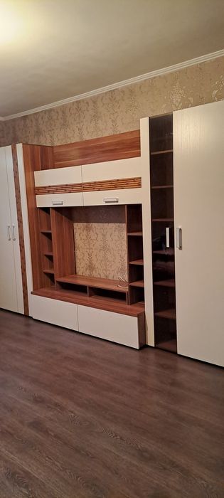 мебель стенка.. За наличные.