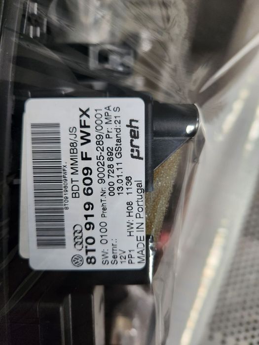 Consola Centrala MMI Volan Stanga Audi A5 8T A4 B8 Completa Cod 8T0919609F Dezmembrez Audi A5 8T 2.7 Tdi Euro 5 Motor CGKA Cutie Automata MMW Bixenon