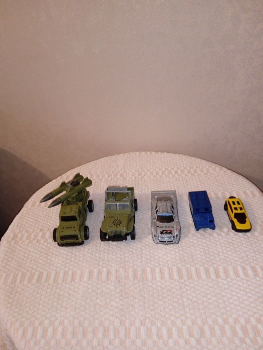 Продам детские машинки-5штук.