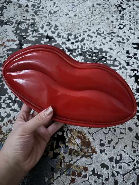 Кошелёк в форме губ