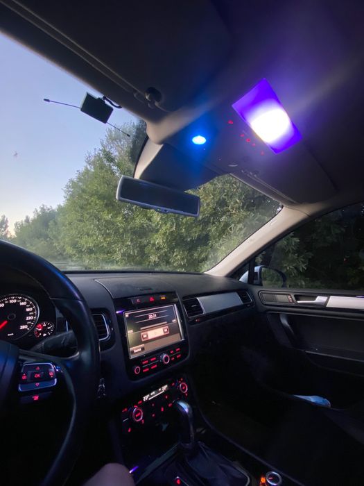 Vând Volkswagen Touareg 2012