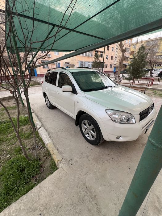 Toyota Rav 4 2007 года Автомат,машина своя. Метан!