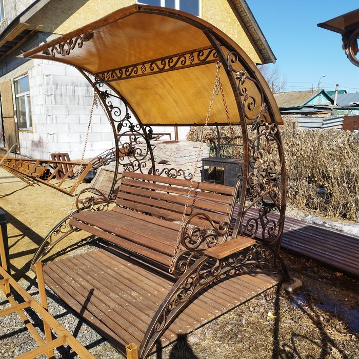 Качеля кованая с полом