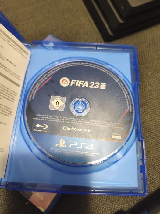 PS4 PRO 1TB + 2 manete + 6 jocuri – pachet complet