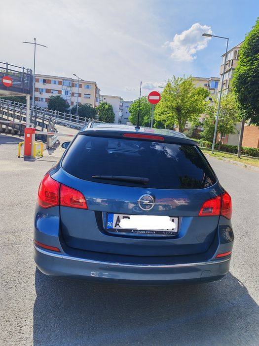 Opel Astra J  2013 Benzina