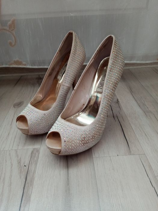 Pantofi cu toc mărime 36