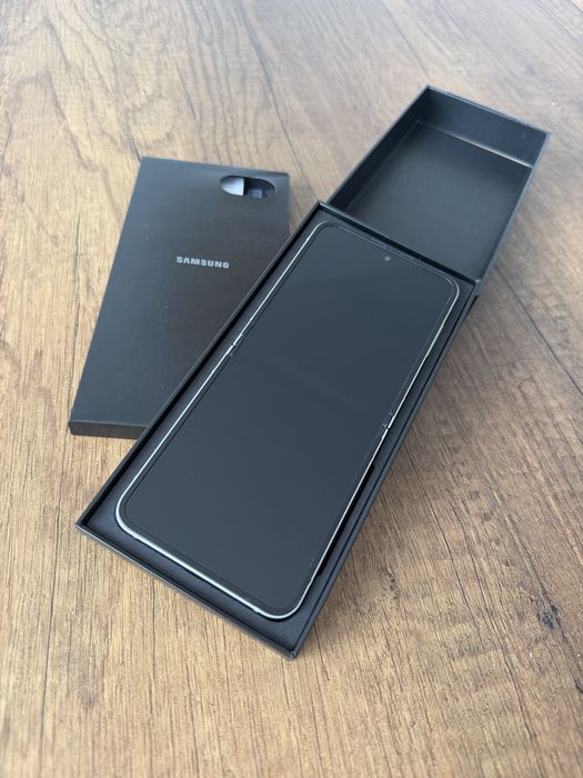 Samsung Galaxy Z Flip 6
