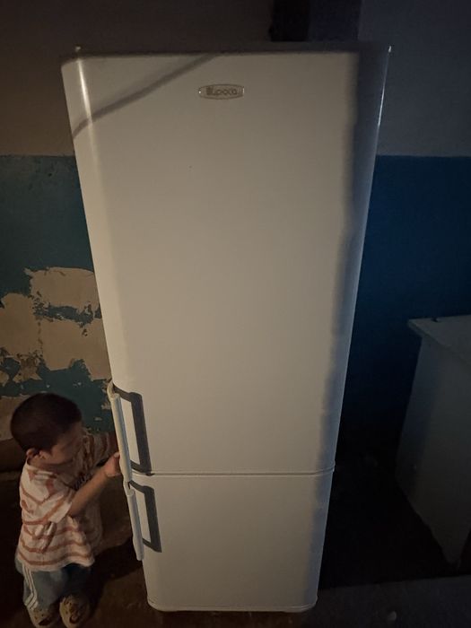 Продам холодильник на запчасти