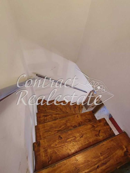 Тристаен Обзаведен Мезонет - Погребите !