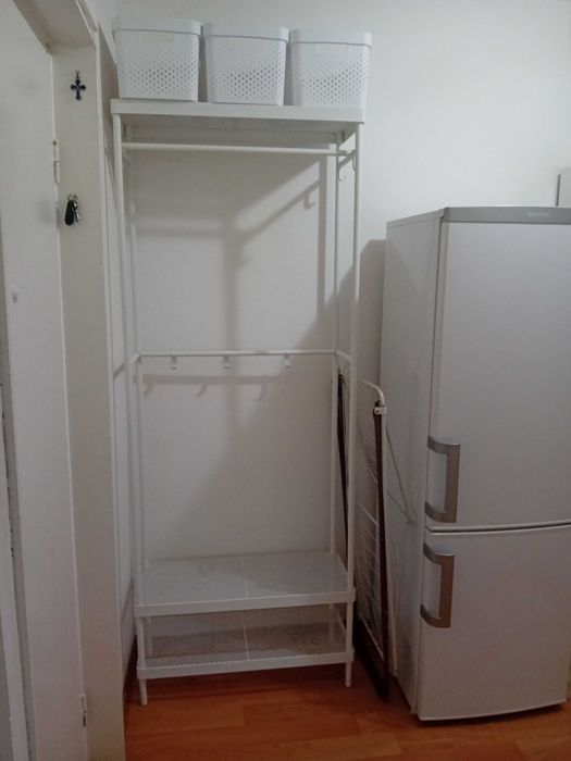 Piata Resita, particular - garsoniera spatioasa, mobilata, utilata