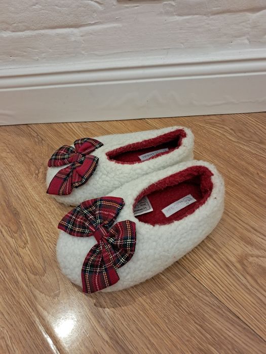 Продам тапочки детские для девочки