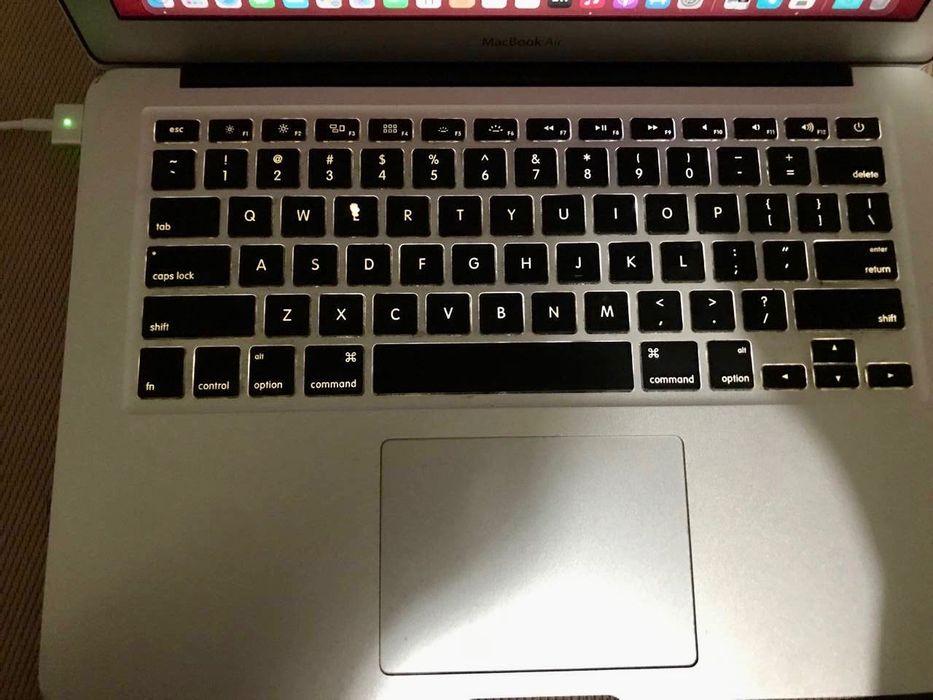Продаётся MacBook Air a1502
