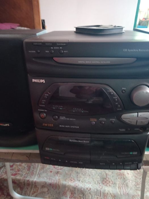 Vând combina muzicala Philips