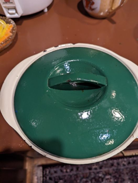 Продам  российский чугунный Казанок