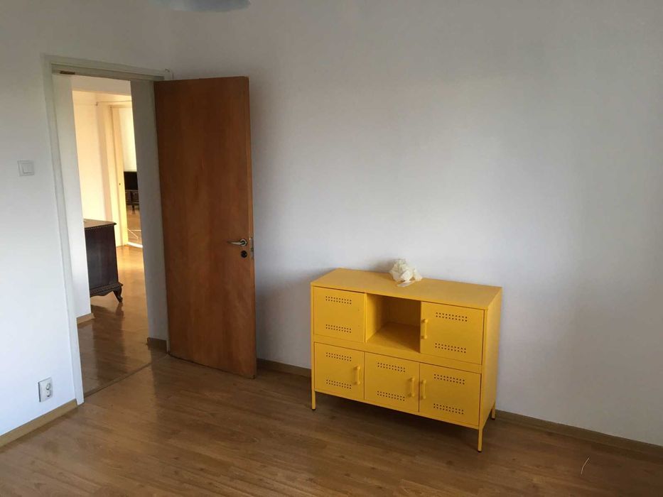 Apartament 3 camere, spațios, luminos și liniștit, cu vedere spre parc și lac