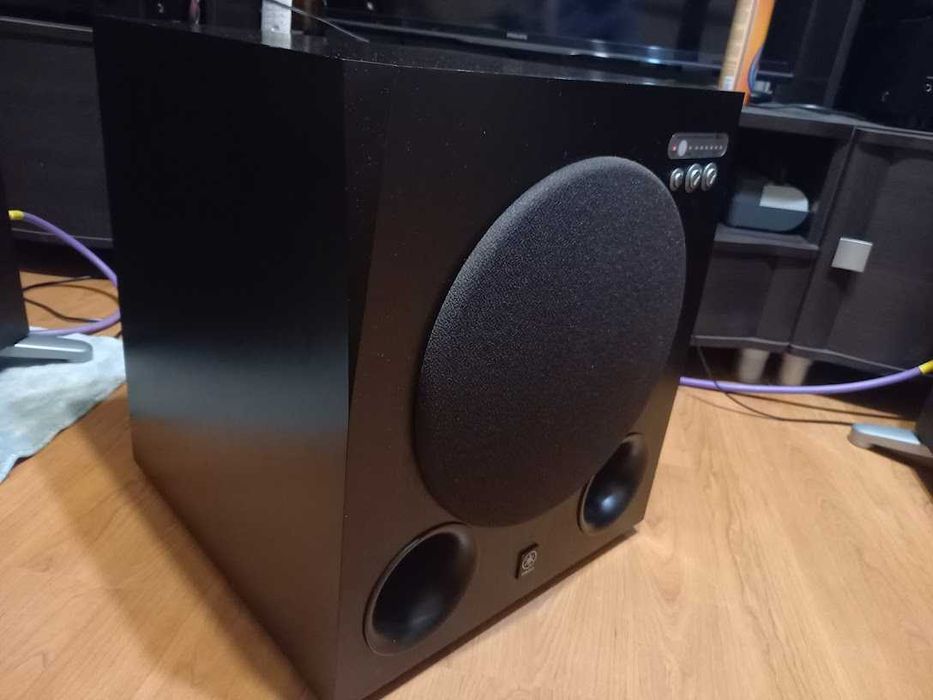 Сабвуфер Yamaha SW 900