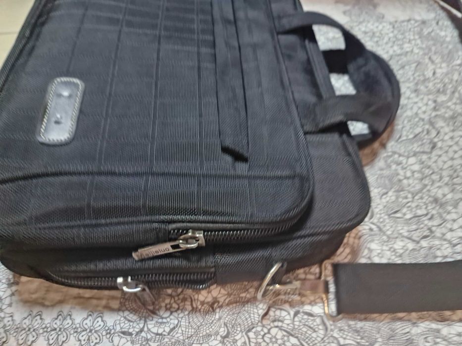 Продава се чанта за лаптоп