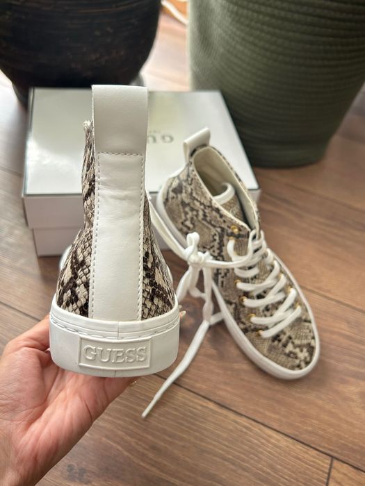 Guess чисто нови обувки
