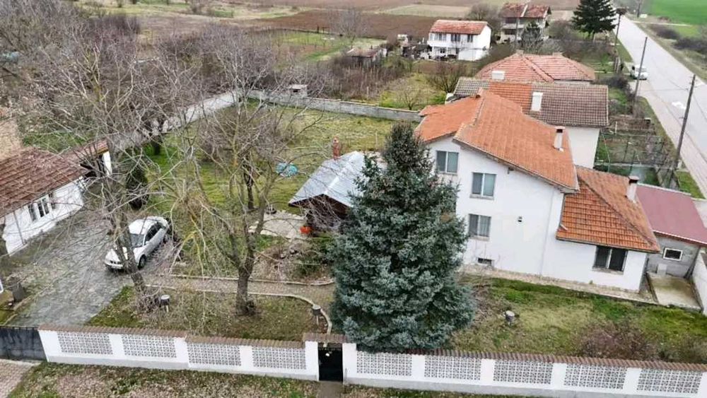 Продавам къща в с. Детелина