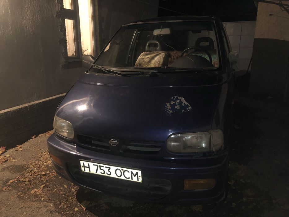 Минивэн Nissan Serena