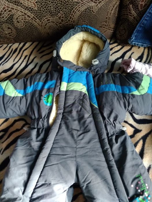 Продам детскую куртки, комбинезон