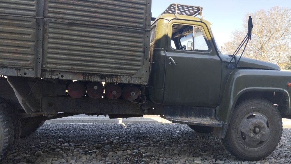 Gaz 53 1980 yil srochna sotiladi