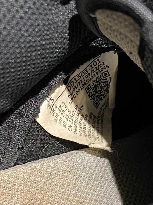 Adidasi Nike alb-negru – marime EU 37.5 – stare foarte buna