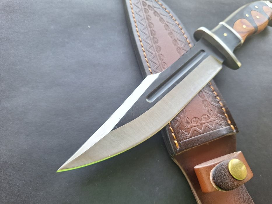 Ловен нож с кожена кания