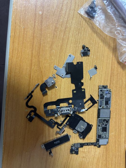 Piese  iphone 7 cu defecte pe placa nu incarca