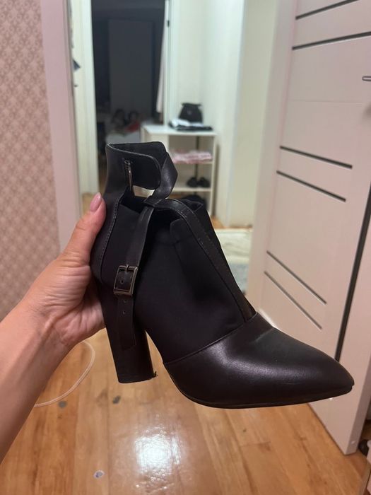 Продам обувь каждую за 7000