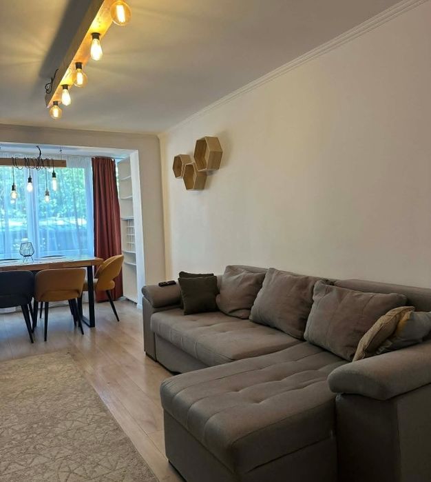 Închiriez apartament cu 2 camere in  zona semicentrală