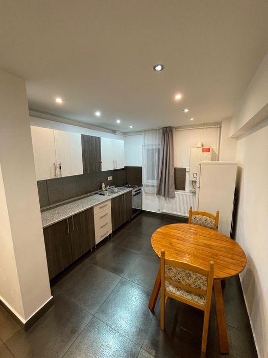 Inchiriez apartament cu 2 camere Brasov