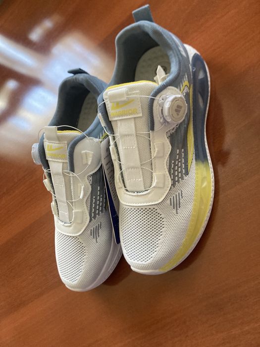 Продаю мужские кроссовки