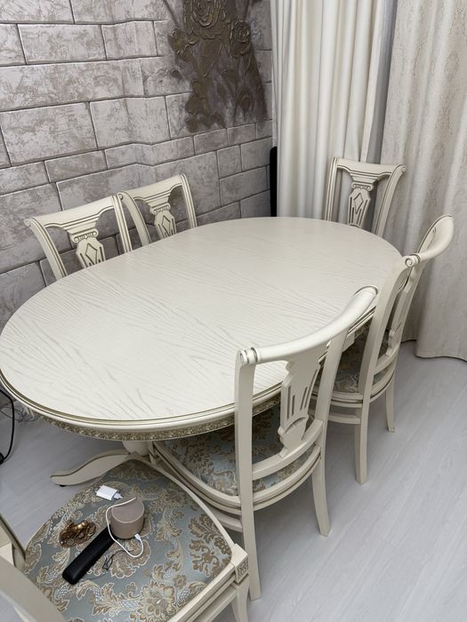 Стол и стулья 8 шт