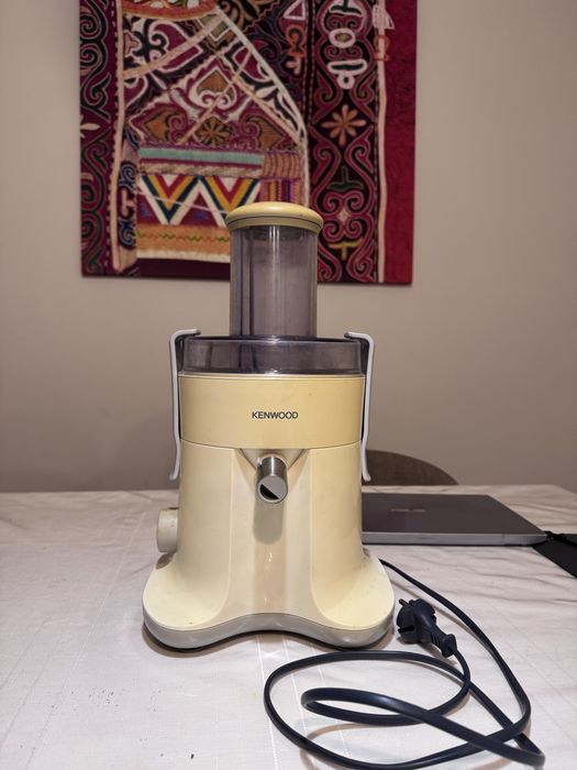 Соковыжималка Kenwood JE680