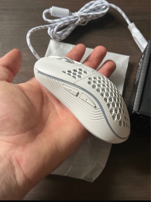 Mouse gaming cu Fir RGB